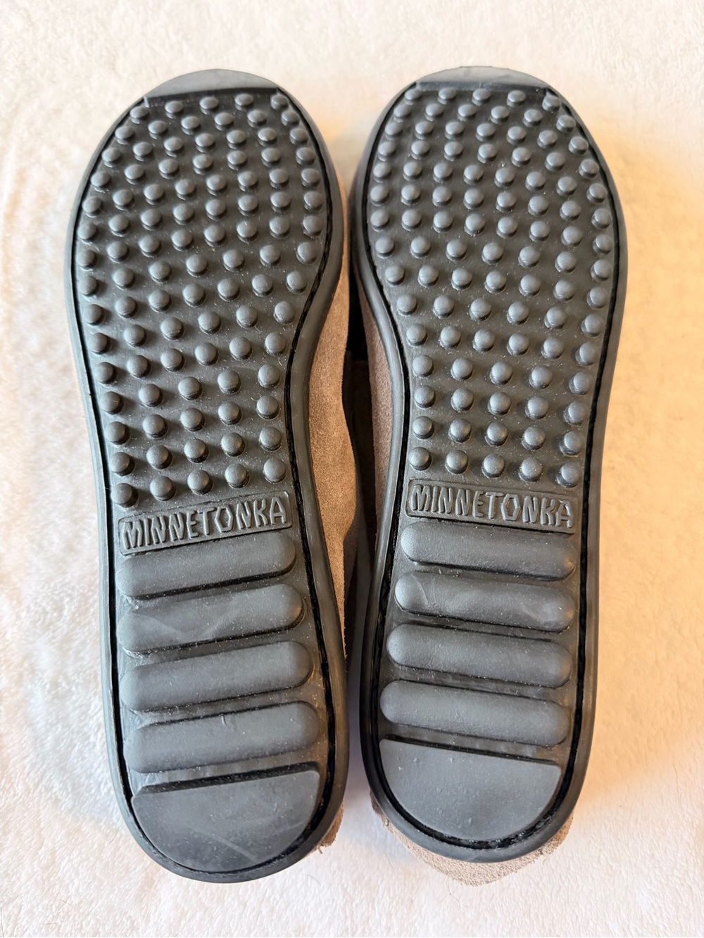Minnetonka Kilty Hardsole Suede Moccasin Loafers in Gray Size 7.5 - Picture 6 of 6
